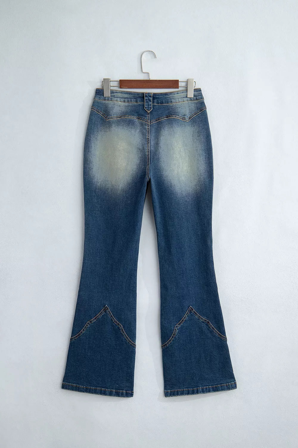 Utsvängda jeans med fickor – bild 7