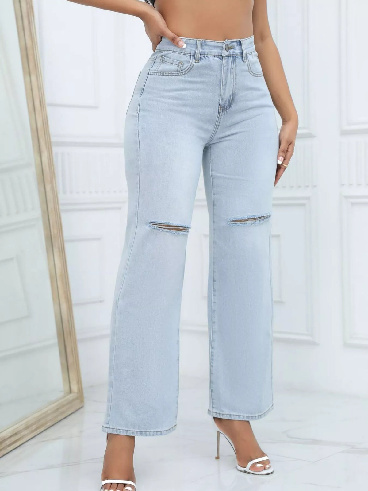 Vida jeans med knappstängning och slitna detaljer – bild 3