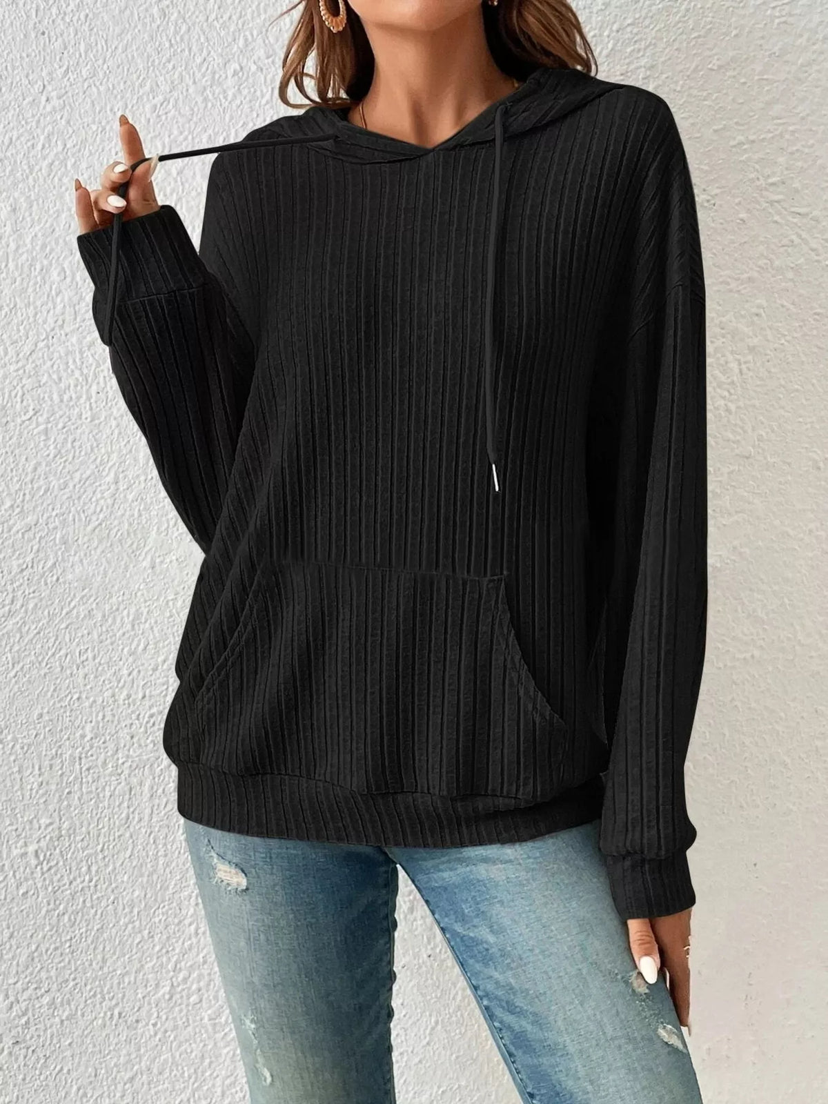 Ribbad långärmad hoodie med dragsko – bild 4