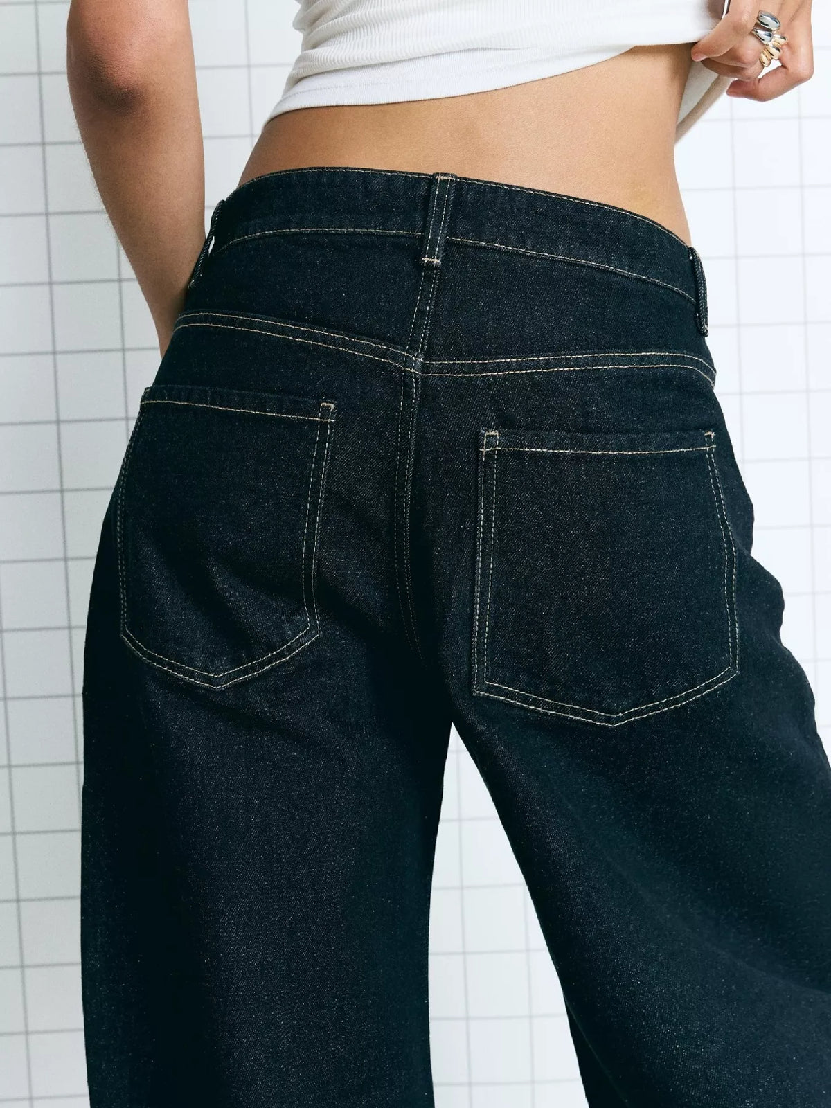 Ballongformade jeans med knappstängning – bild 6