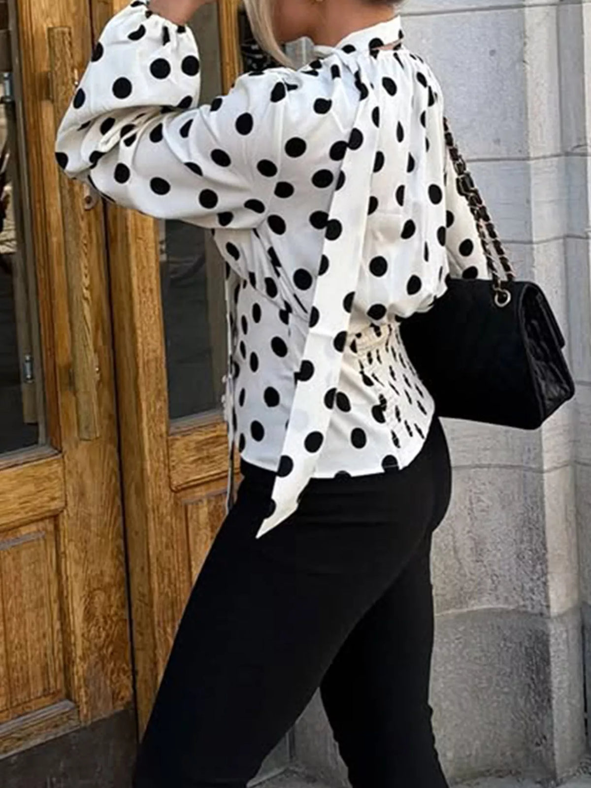 Prickig blus med ballongärm – bild 5