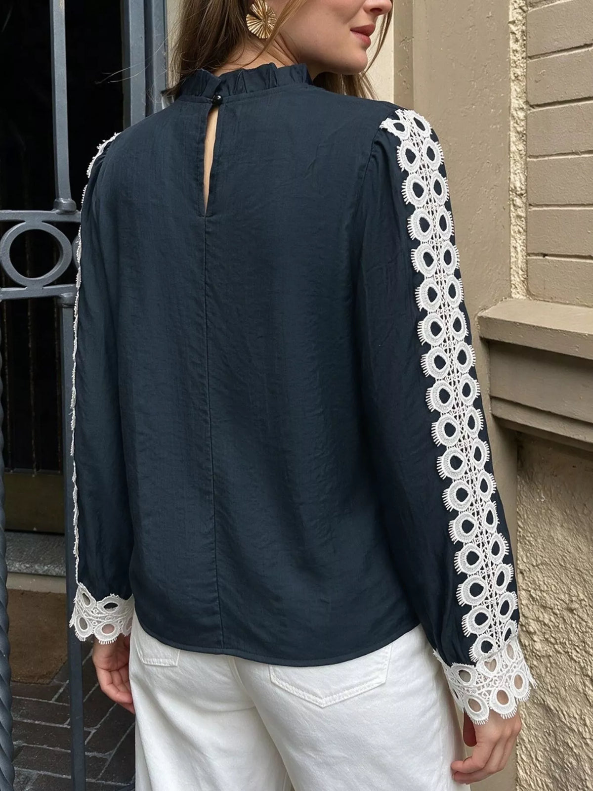 Långärmad blus med knappstängning – bild 7