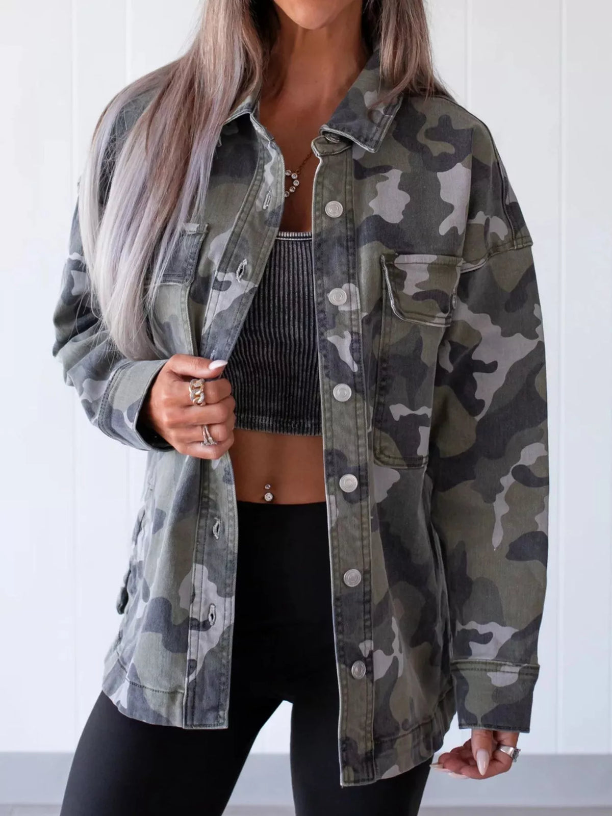 Kamouflagemönstrad oversize jacka i denim – bild 2