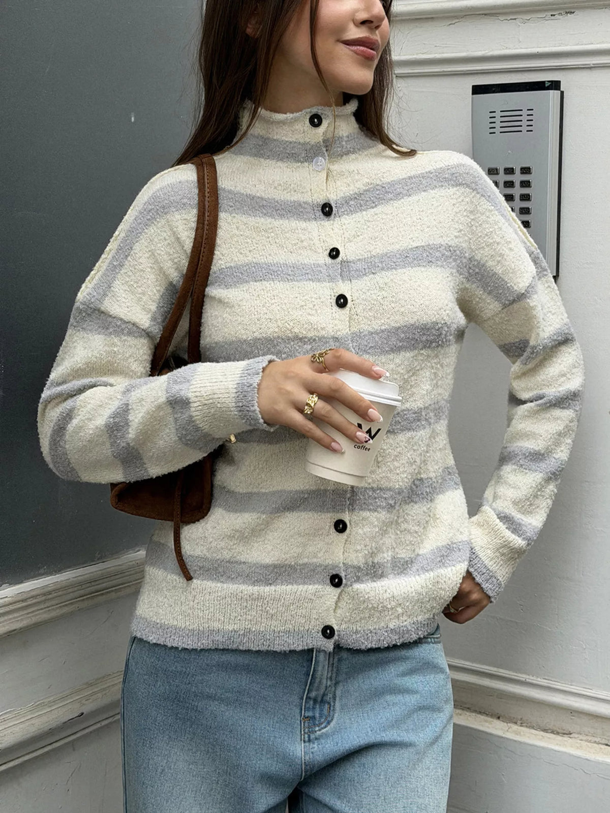 Randig strukturerad cardigan med hög halsringning – bild 4