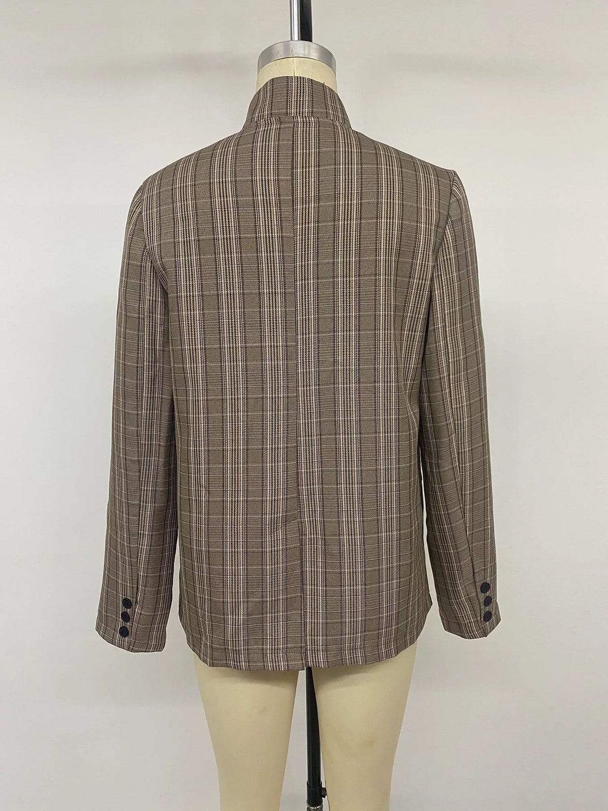 Rutig blazer med knappstängning – bild 13
