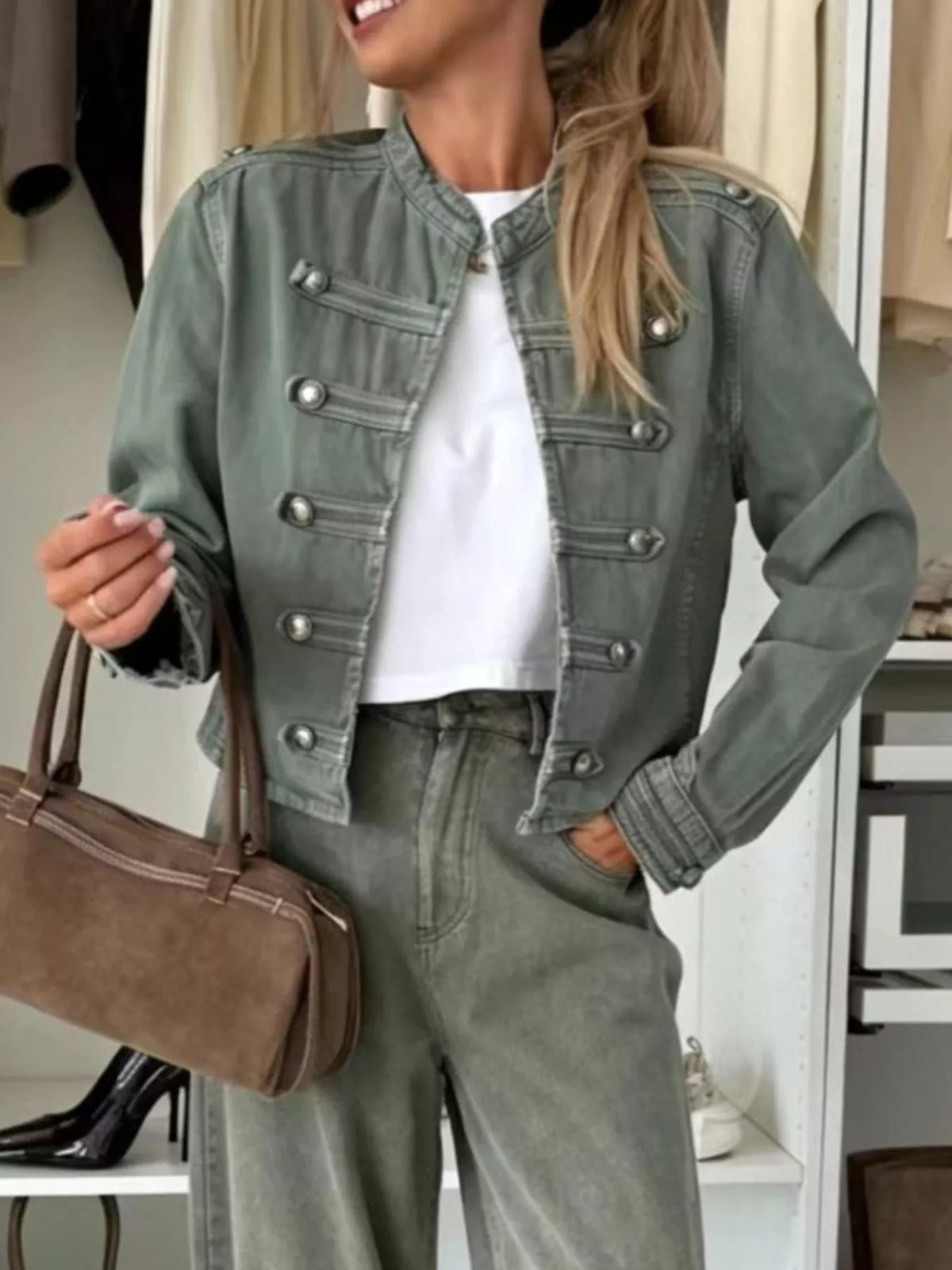 Kort jacka i denim med knappstängning
