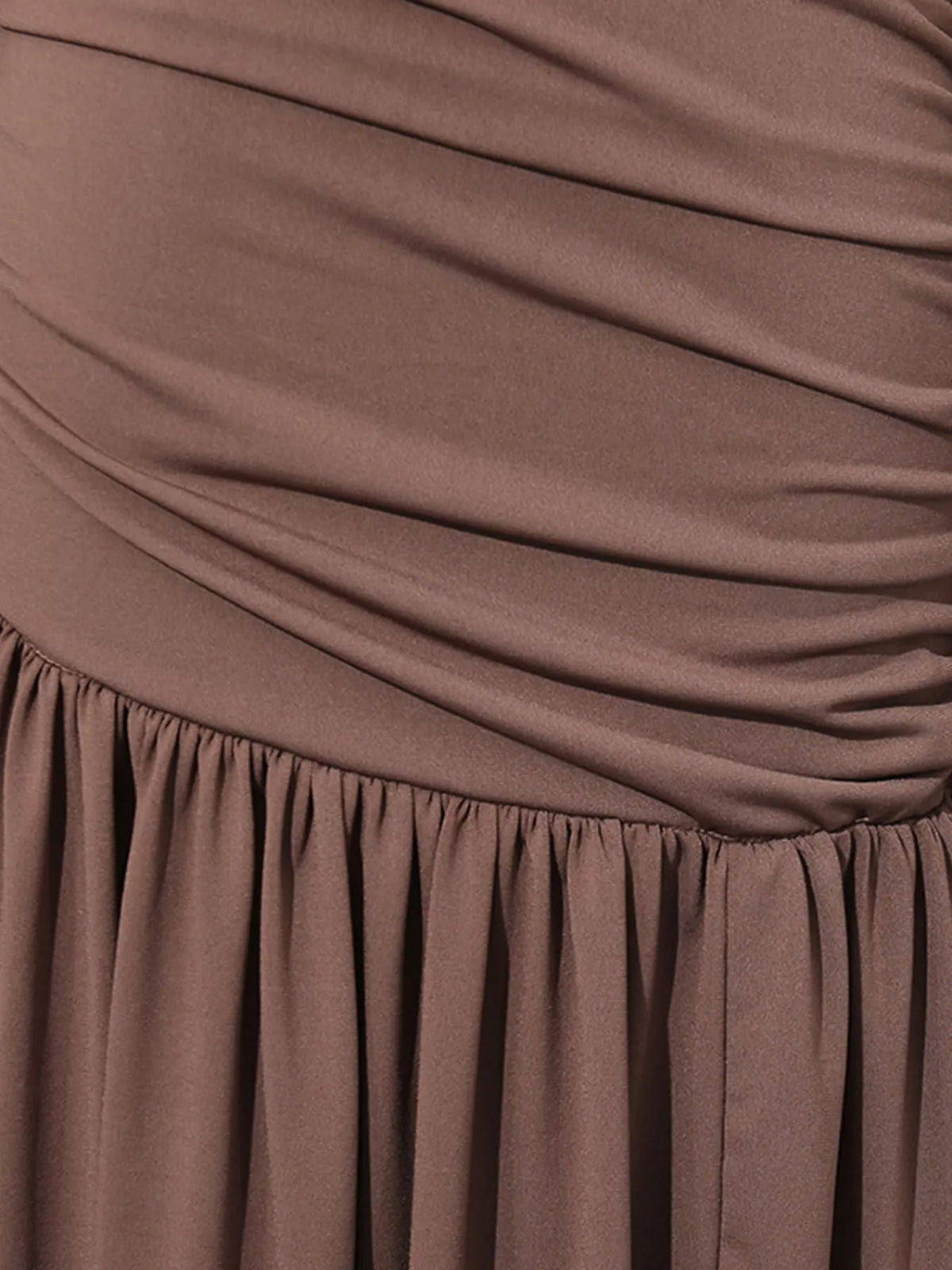 Rynkad långärmad maxiklänning med dragkedja och cut out-detalj i polyester – Brun – bild 6