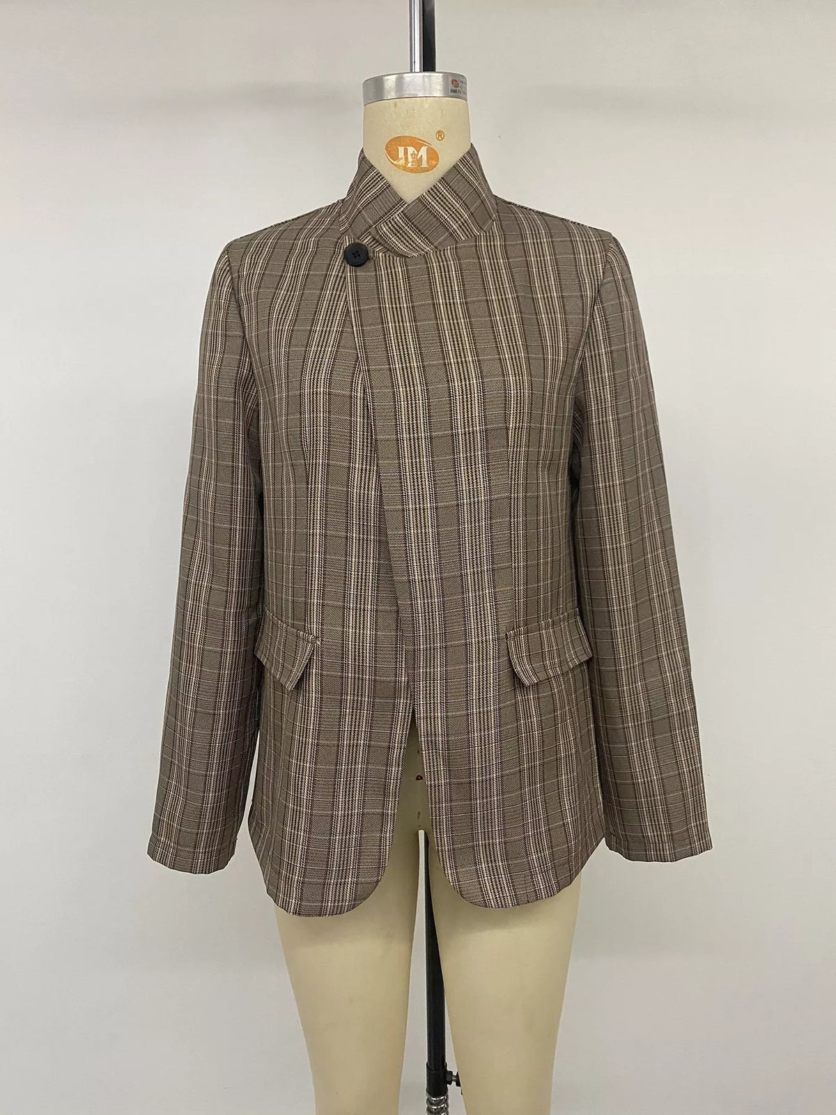 Rutig blazer med knappstängning – bild 11