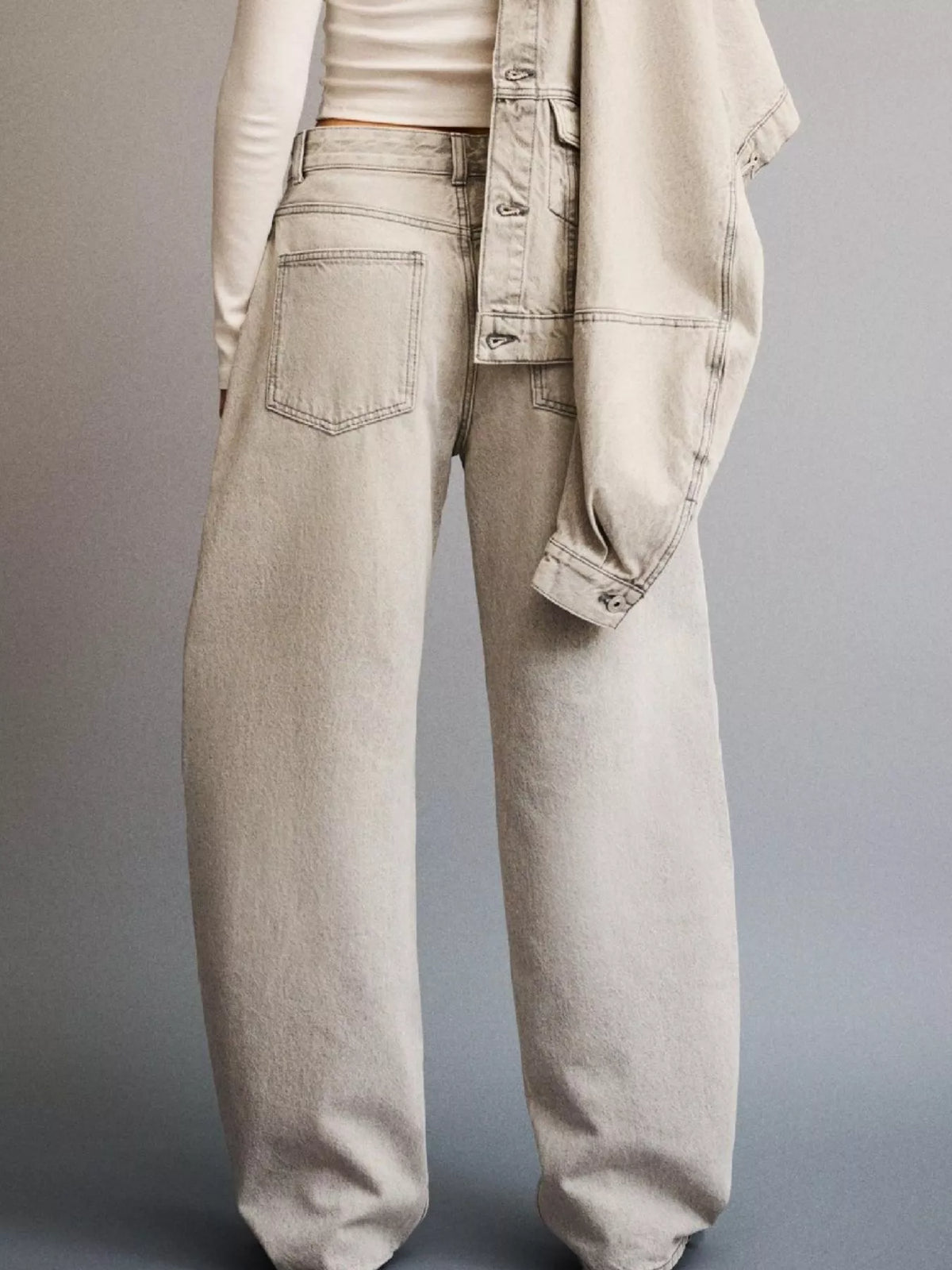Ballongformade jeans med knappstängning – bild 10