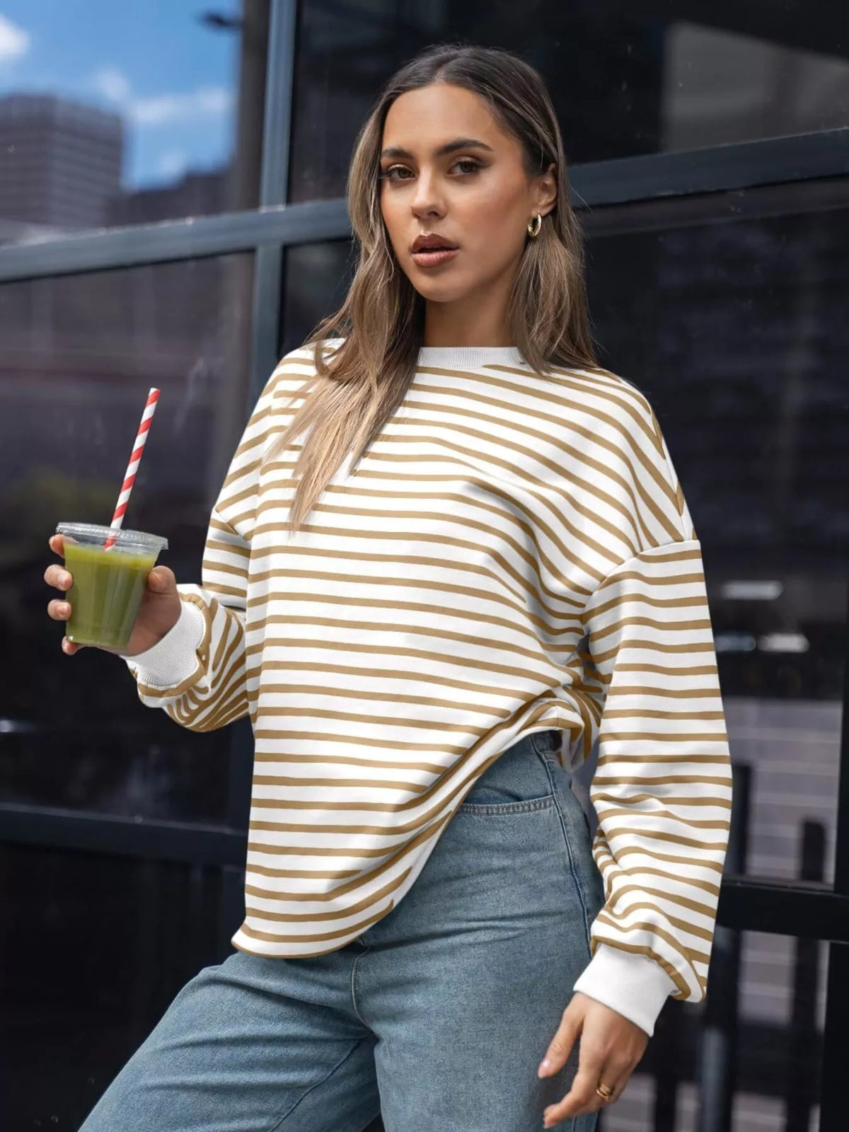 Randig oversize sweatshirt med rund halsringning i viskos – bild 22