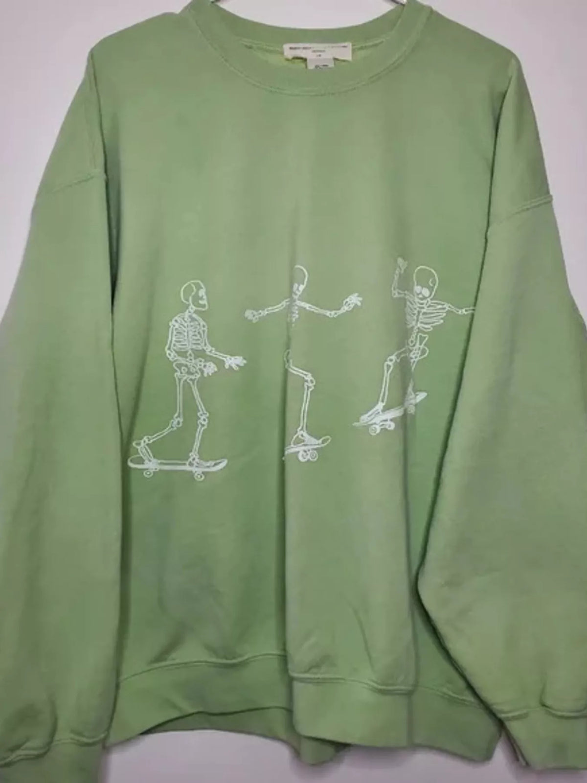 Sweatshirt med dödskallemotiv och rund halsringning – bild 18