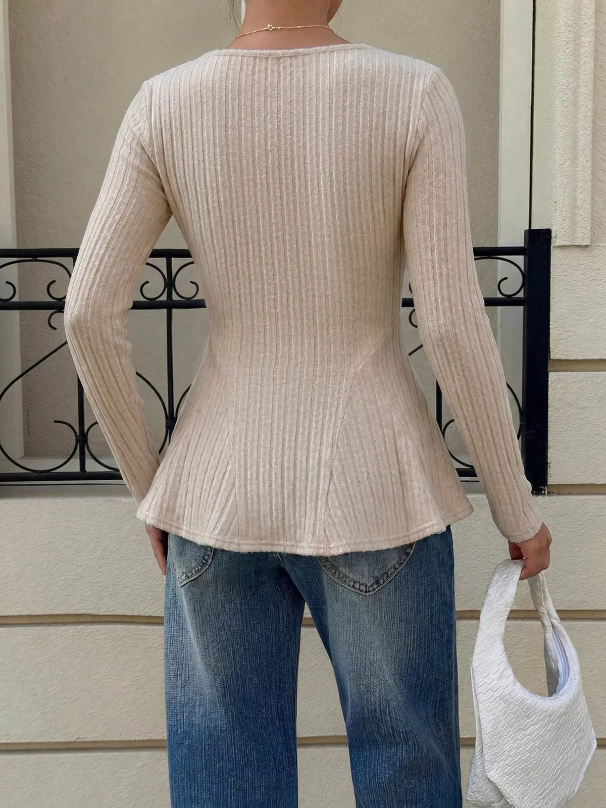 Ribbad topp med peplum – bild 5