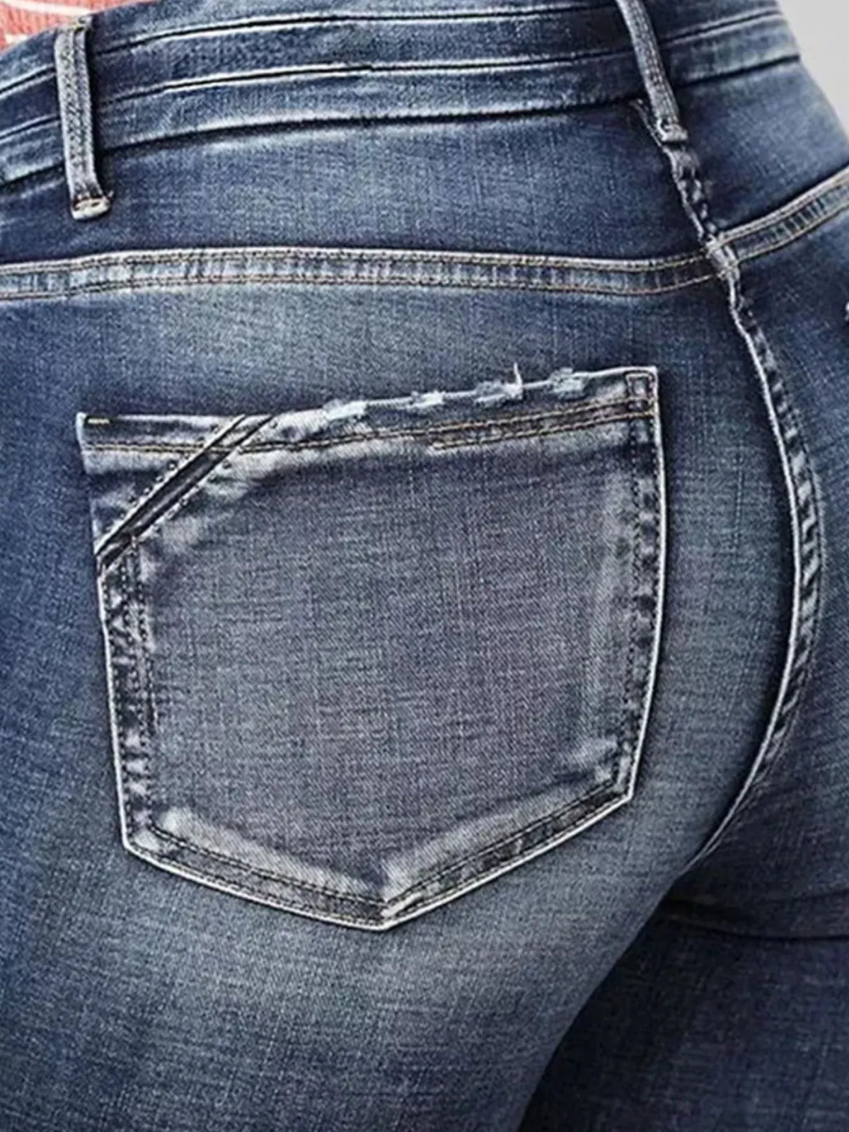 Utsvängda jeans med hög midja och toning – bild 5