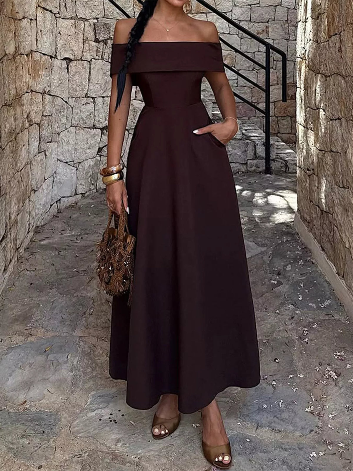 Utställd offshoulder maxiklänning med fickor – bild 5