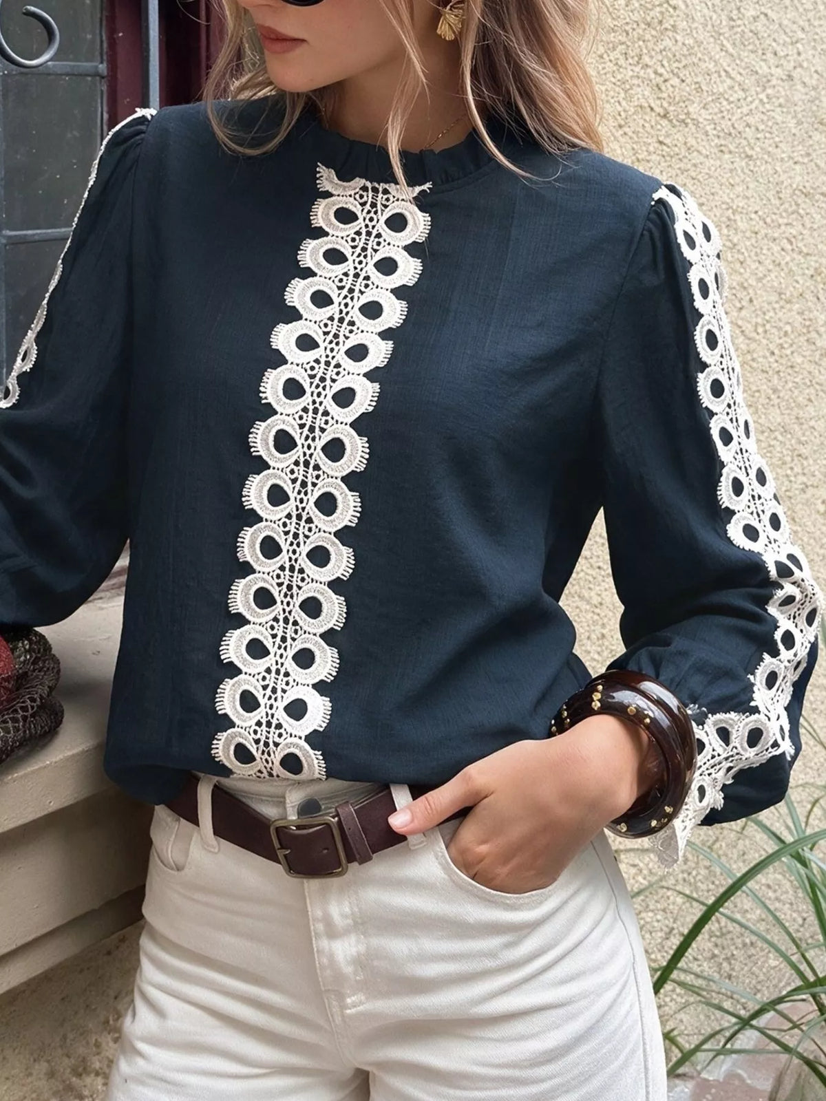 Långärmad blus med knappstängning – bild 4