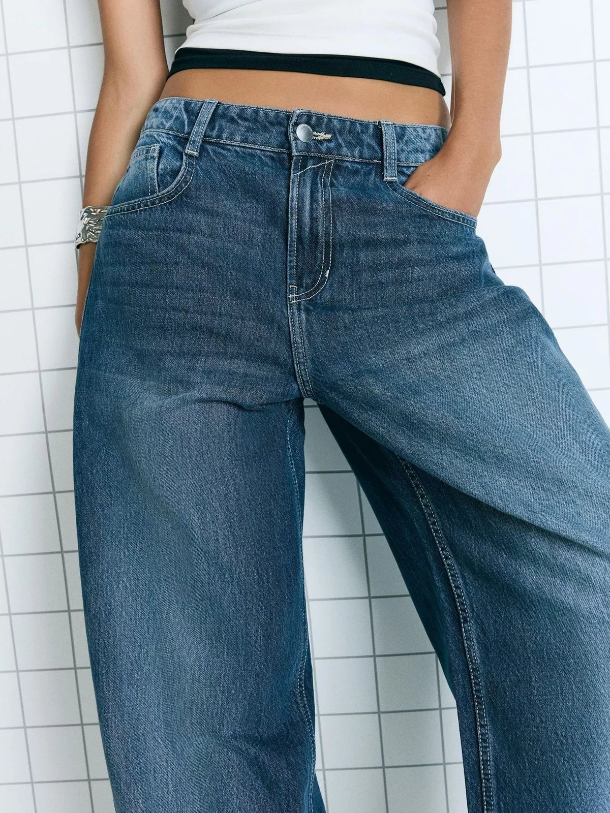 Ballongformade jeans med knappstängning – bild 2