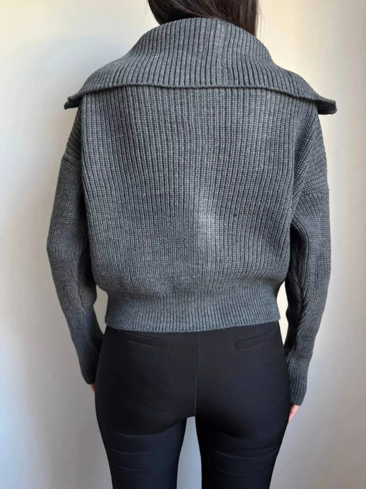 Ribbad cardigan med sänkt axel – bild 6