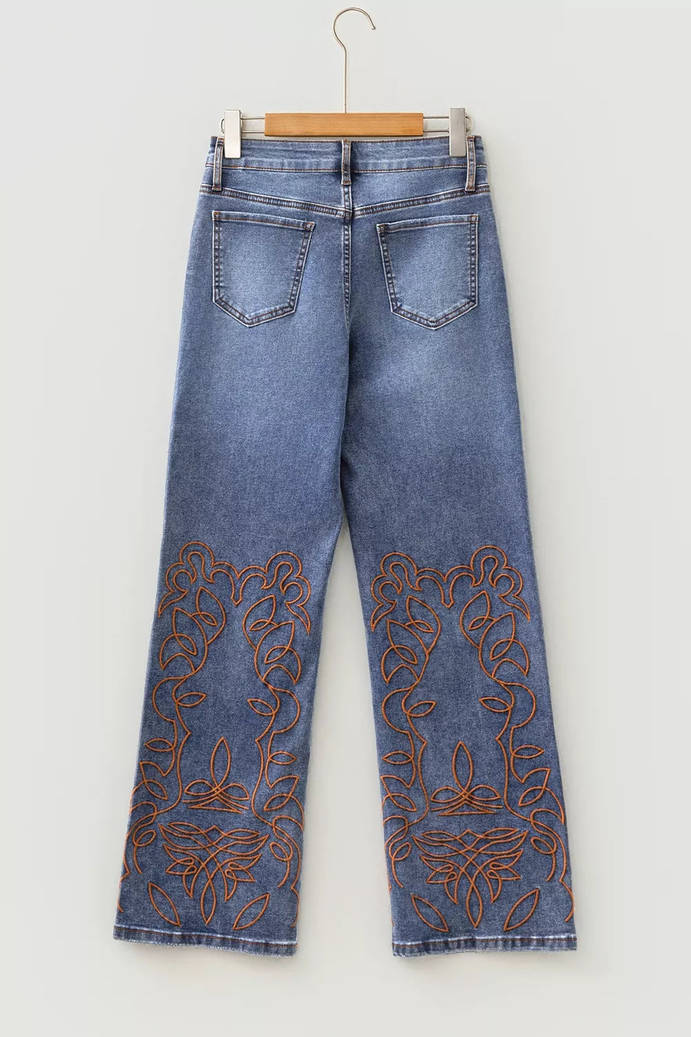Broderade utsvängda jeans – bild 8