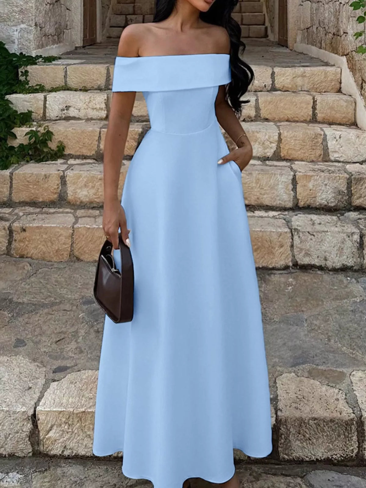 Utställd offshoulder maxiklänning med fickor – bild 11