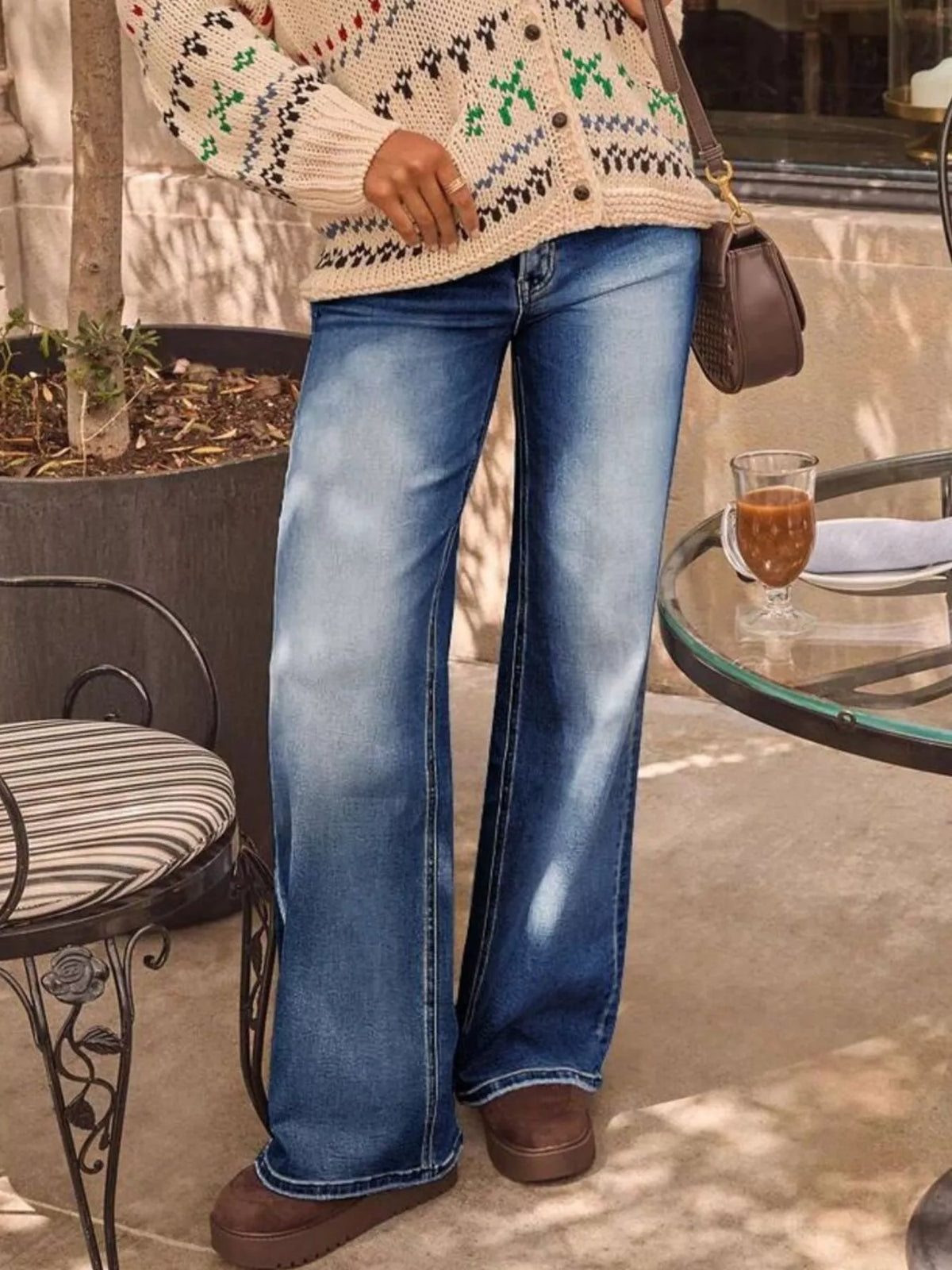Blekt tvättade vida jeans med knappstängning – bild 10