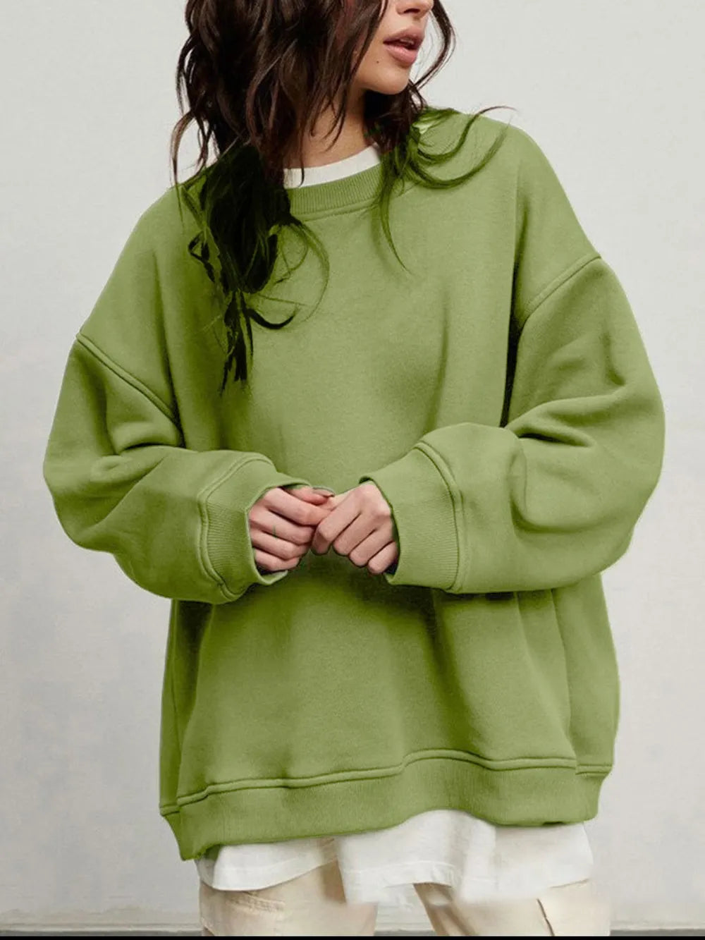 Sweatshirt med rund halsringning och sänkt axel – bild 21