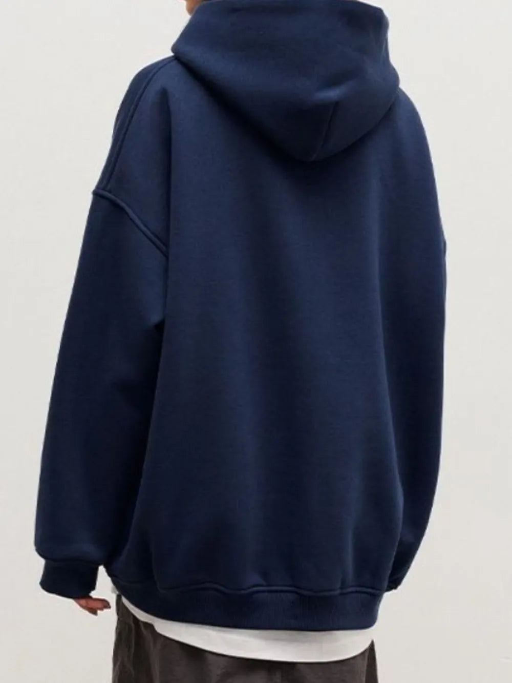 Långärmad hoodie med sänkt axel – bild 11