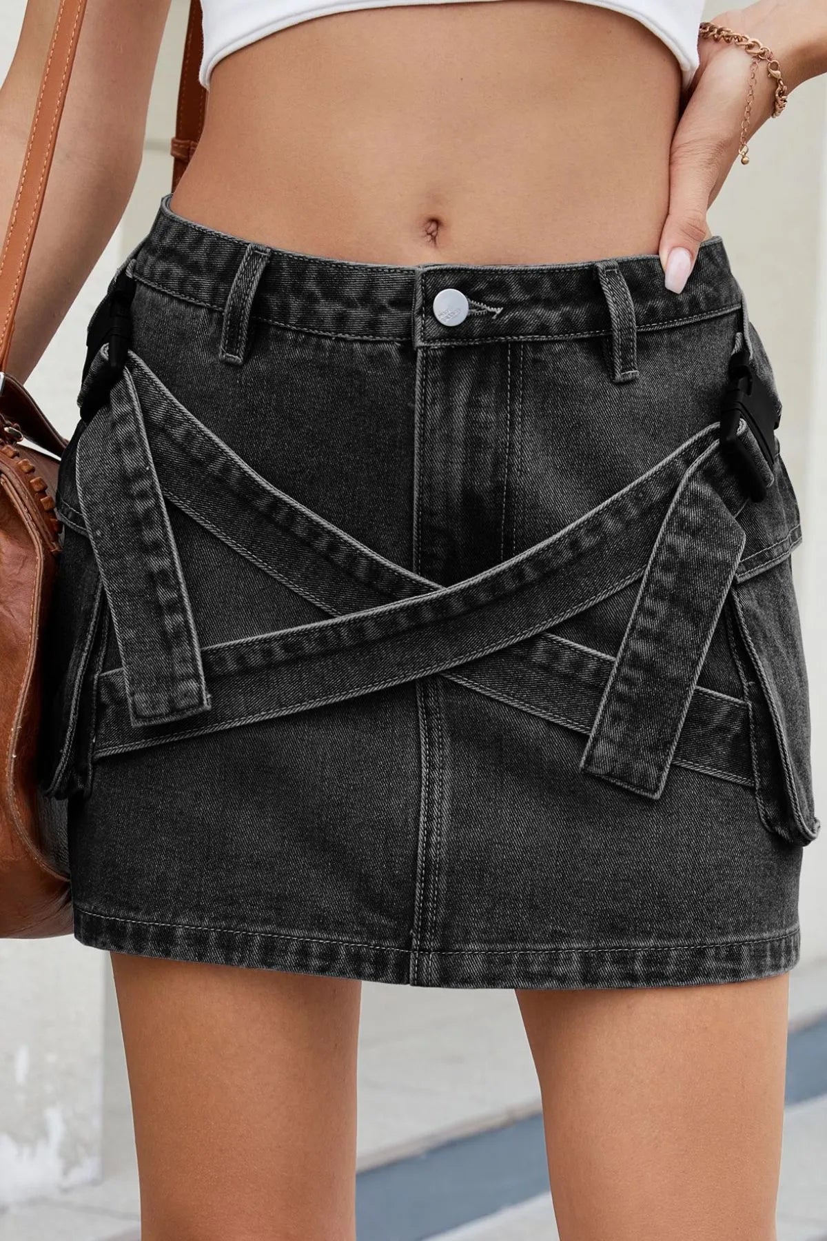 Minikjol i denim med korsad detalj – bild 8