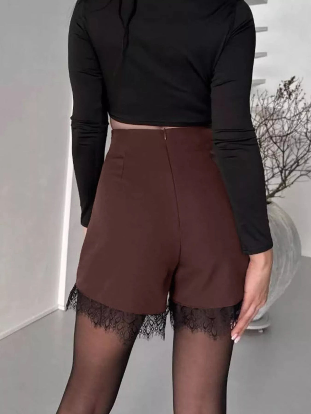 Kjolshorts med hög midja och spetskant i nederkant – bild 10