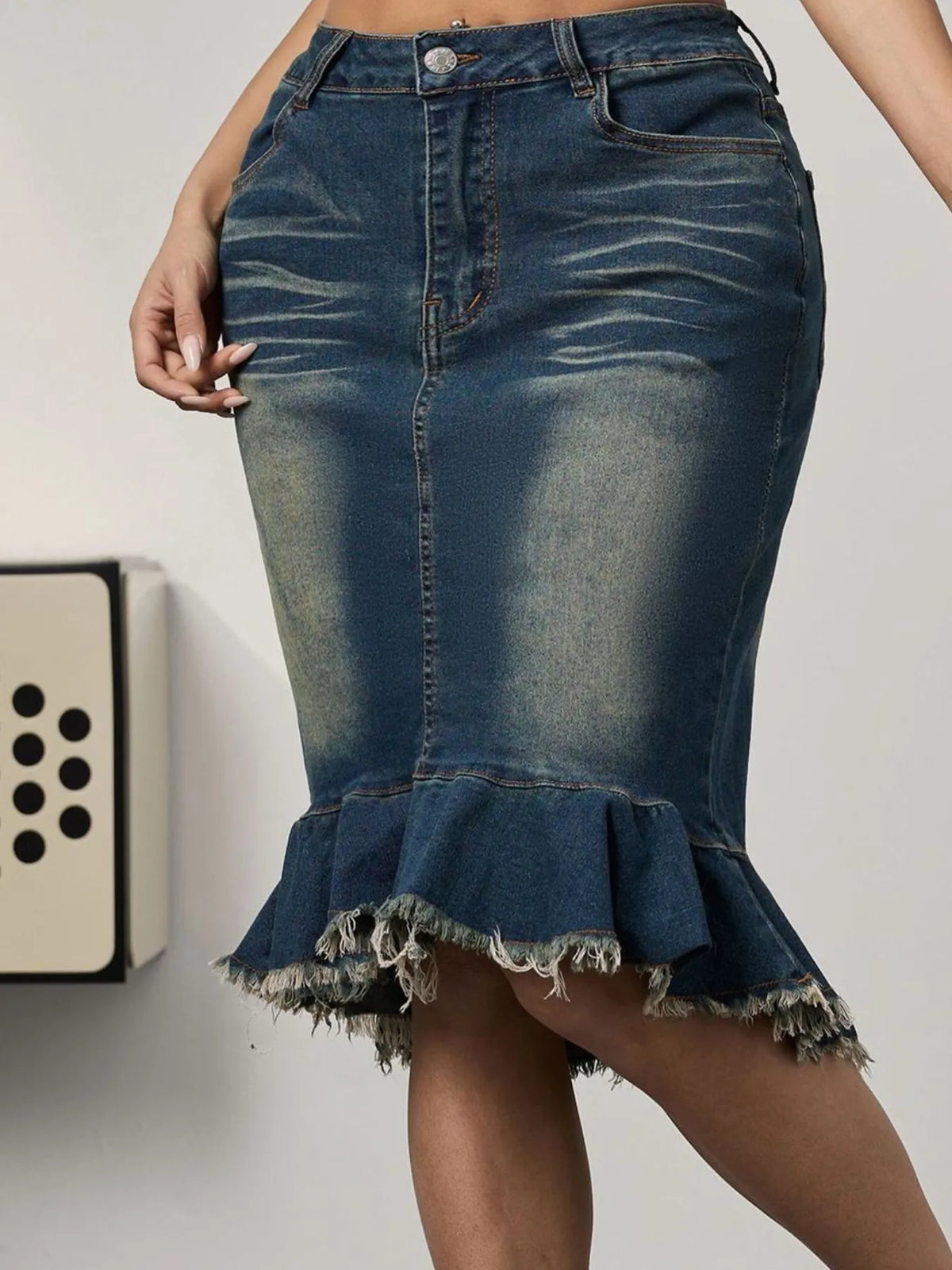 Kjol i denim med sjöjungfrusilhuett – bild 4