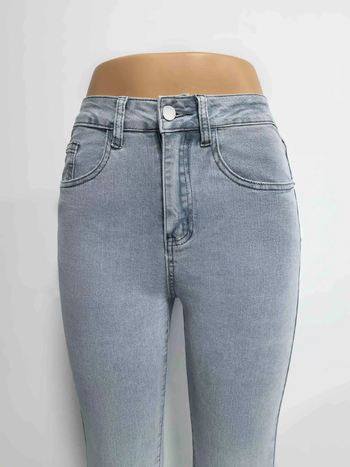 Utsvängda jeans med grå tvätt – bild 5