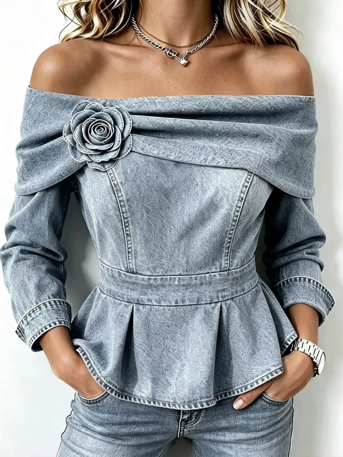Topp i denim med ros i tyg – bild 4
