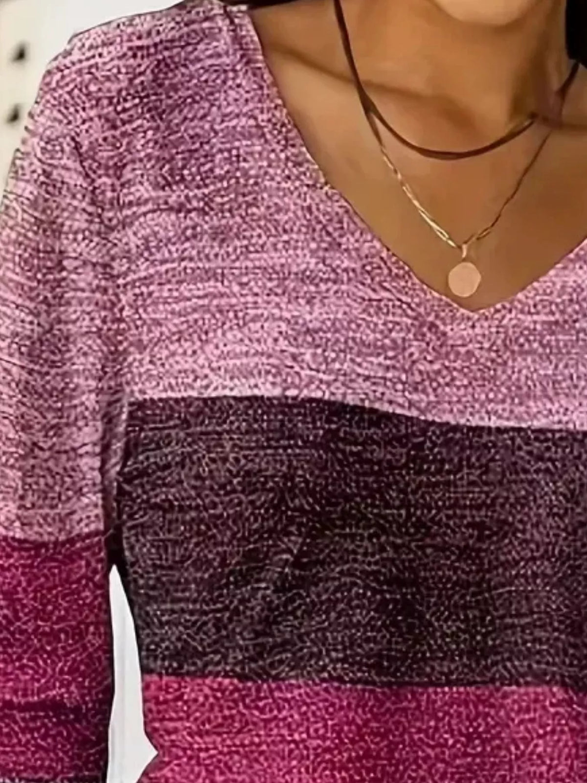 V-ringad t-shirt med färgblock – bild 4