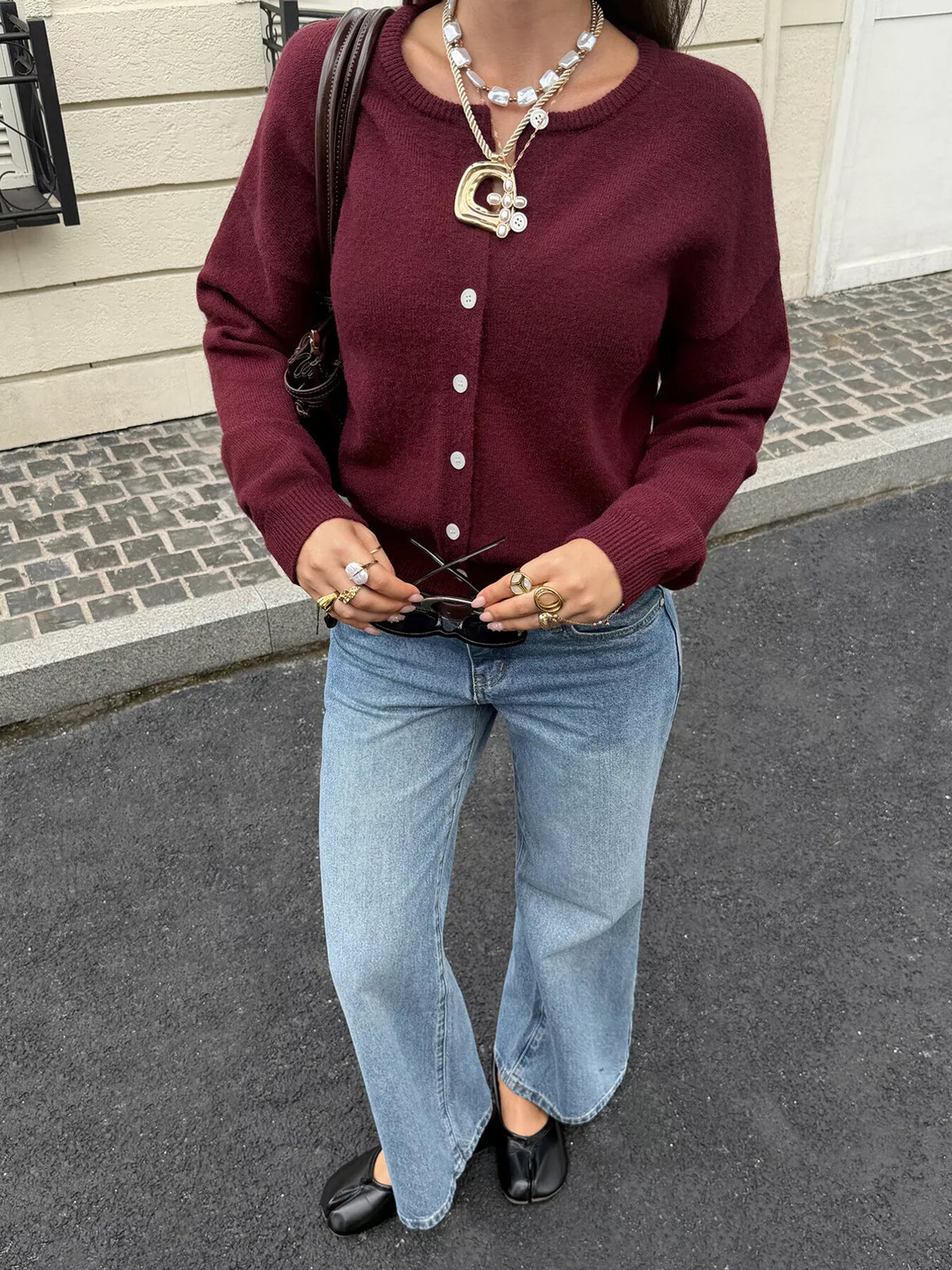 Cardigan med sänkt axel och knappstängning – bild 4