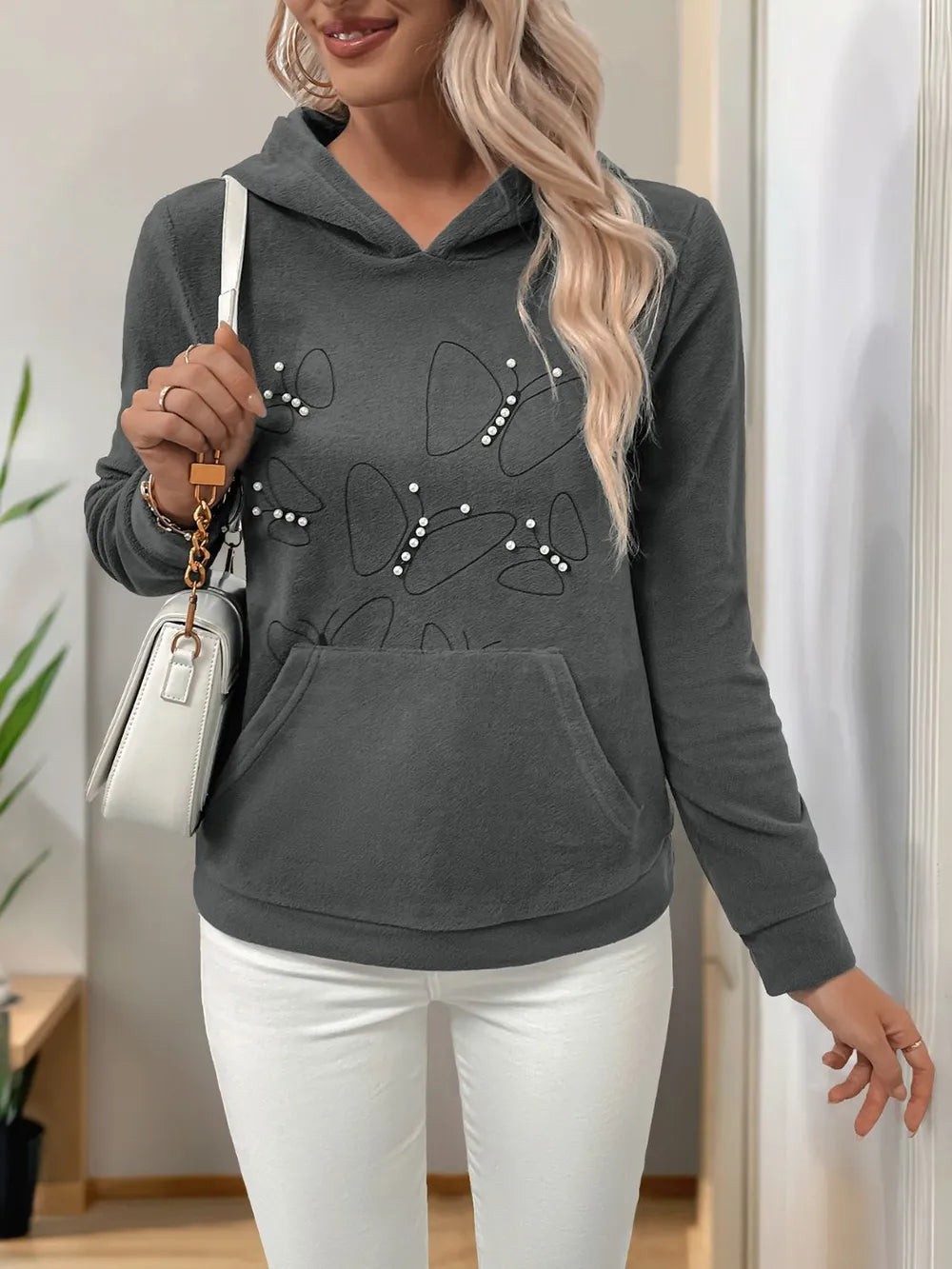 Långärmad hoodie med fjärilsmotiv – bild 5