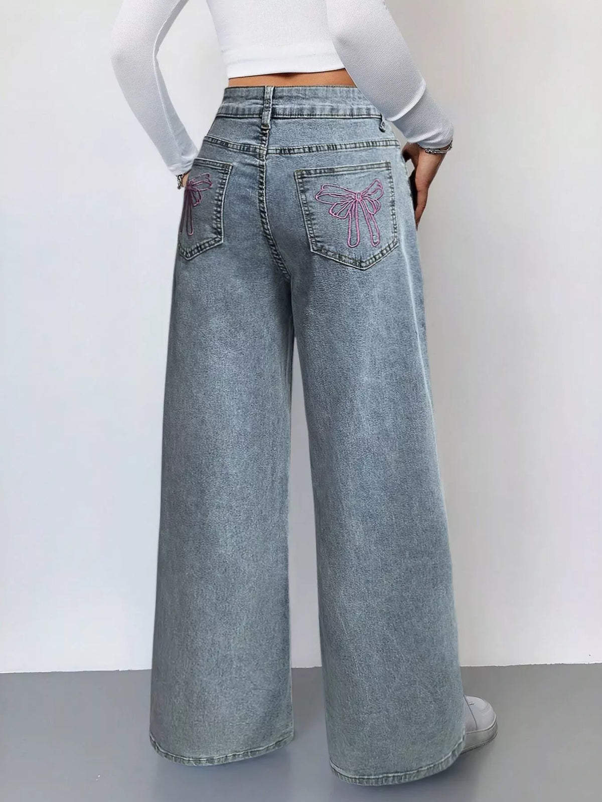 Vida jeans med hög midja och midjedetalj – bild 4
