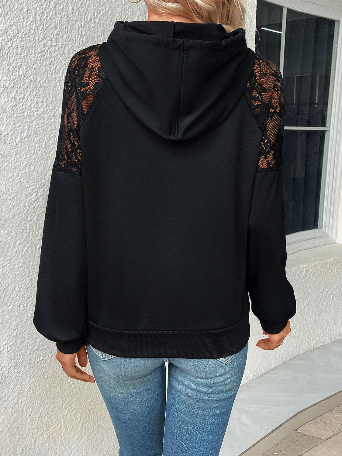 Långärmad hoodie med dragsko – bild 2