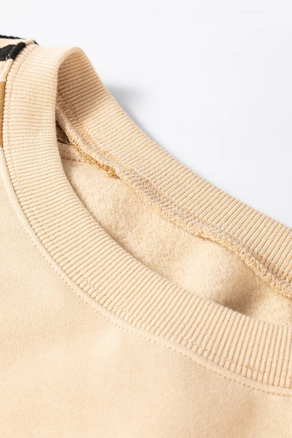 Långärmad sweatshirt med rund halsringning och kontrastsöm – bild 9