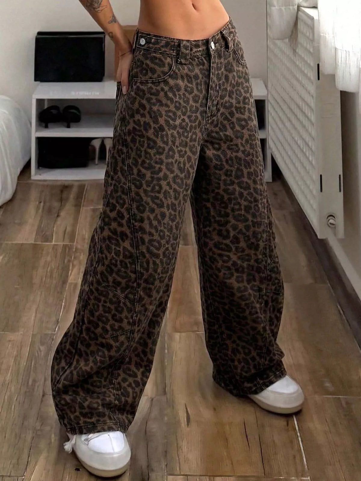 Leopardmönstrade jeans med hög midja – bild 3