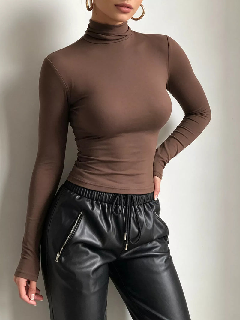 Slimmad långärmad t-shirt med hög halsringning i polyester