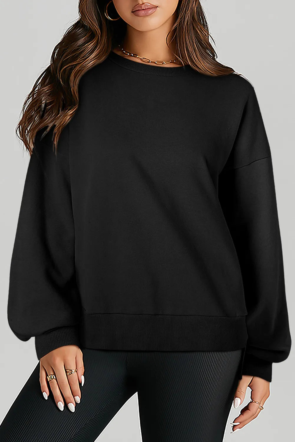 Långärmad sweatshirt med rund halsringning och asymmetrisk nederkant – bild 5