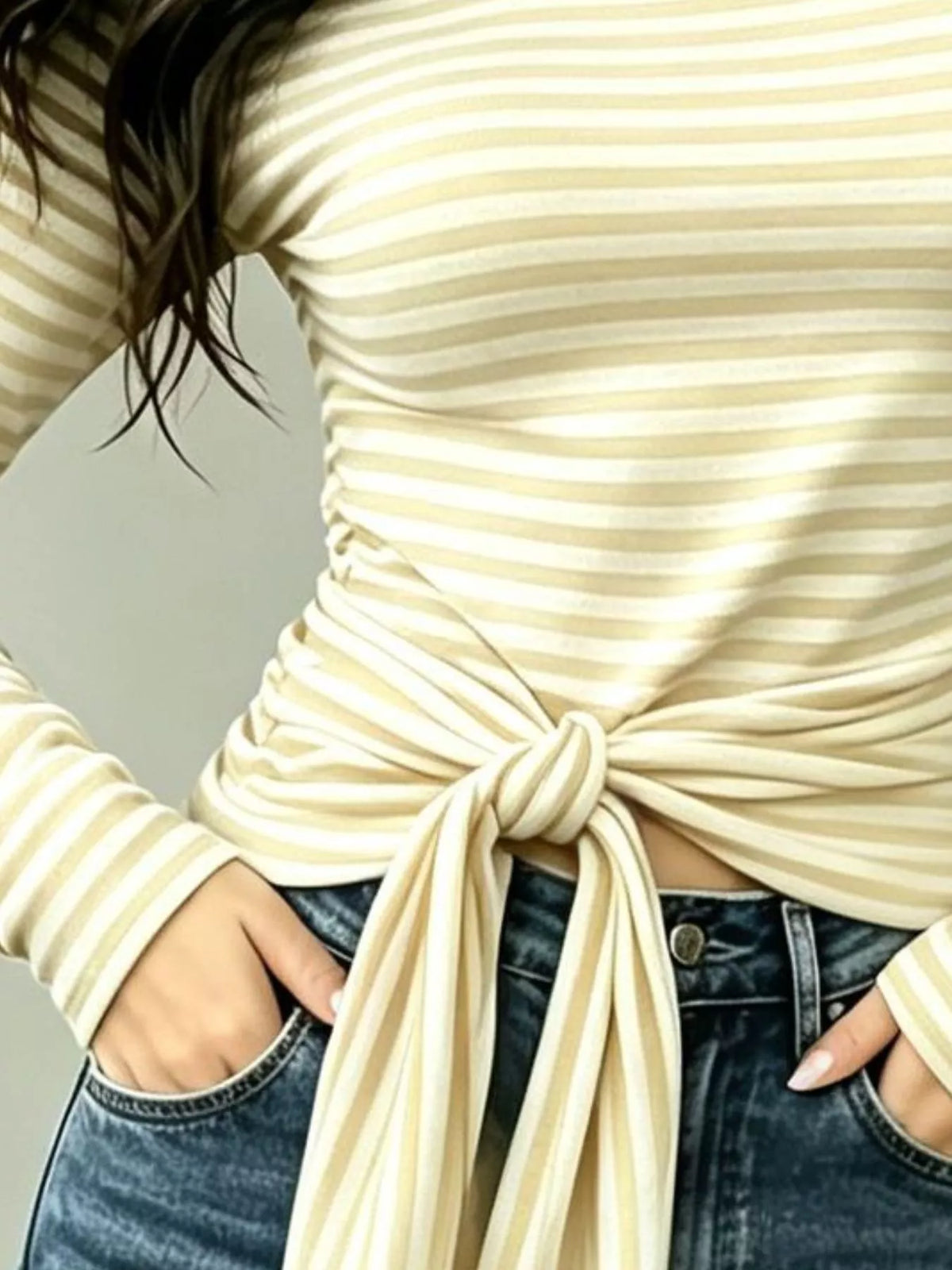 Randig långärmad t-shirt med knytdetalj – bild 14