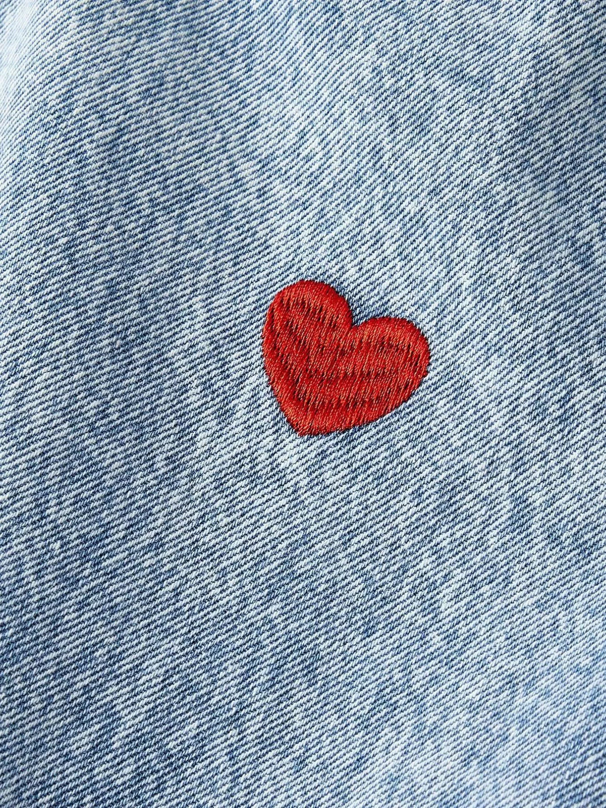Vida jeans med hjärtmotiv och knappstängning – bild 5