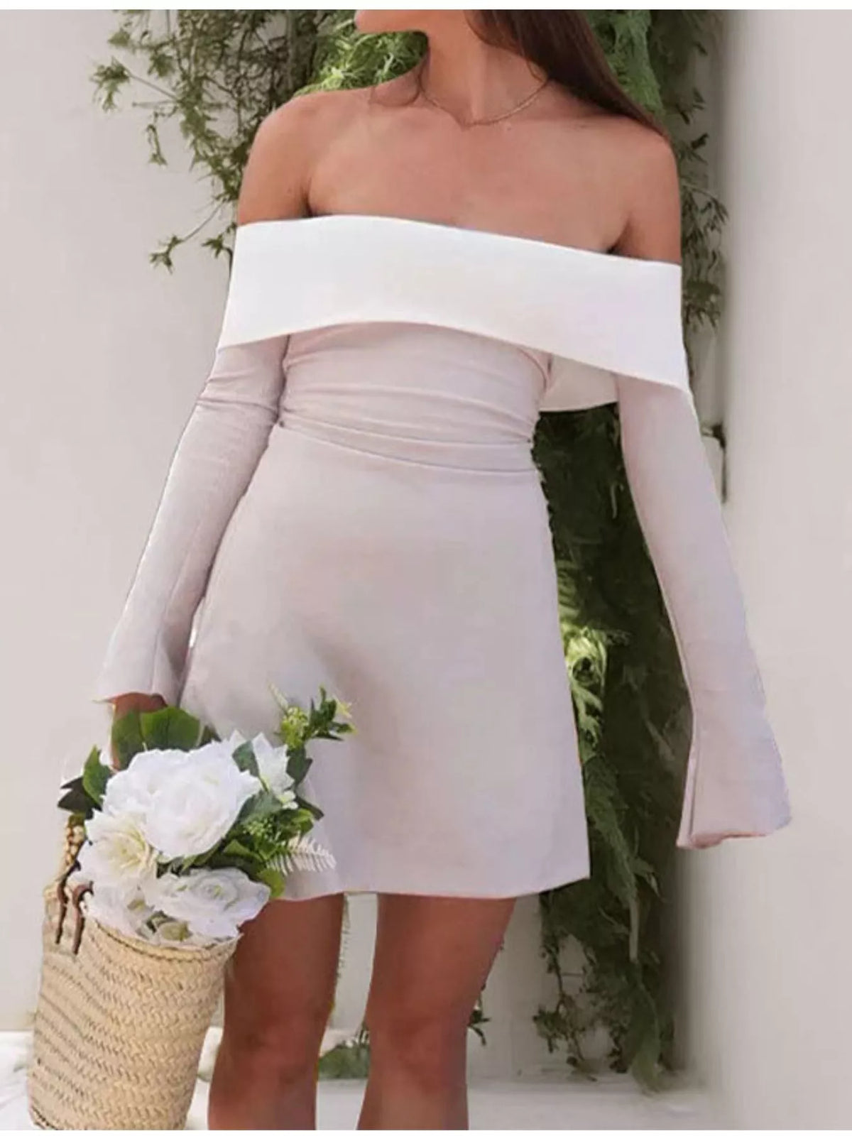 Offshoulder miniklänning med utsvängd ärm – bild 7