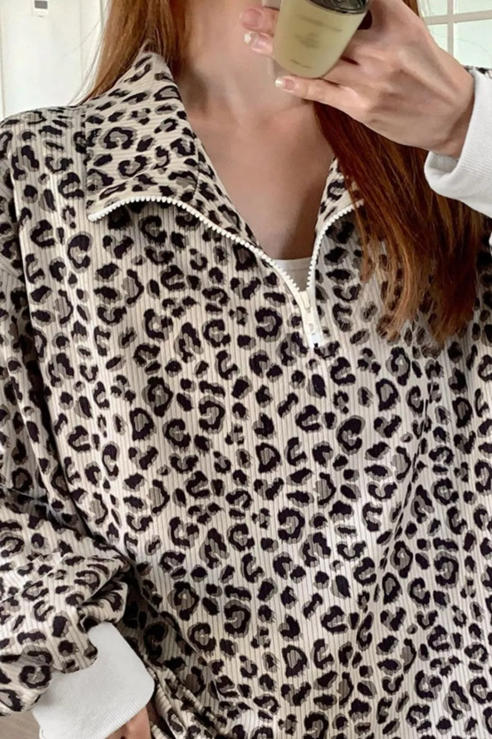 Leopardmönstrad sweatshirt med brun färgställning – bild 2