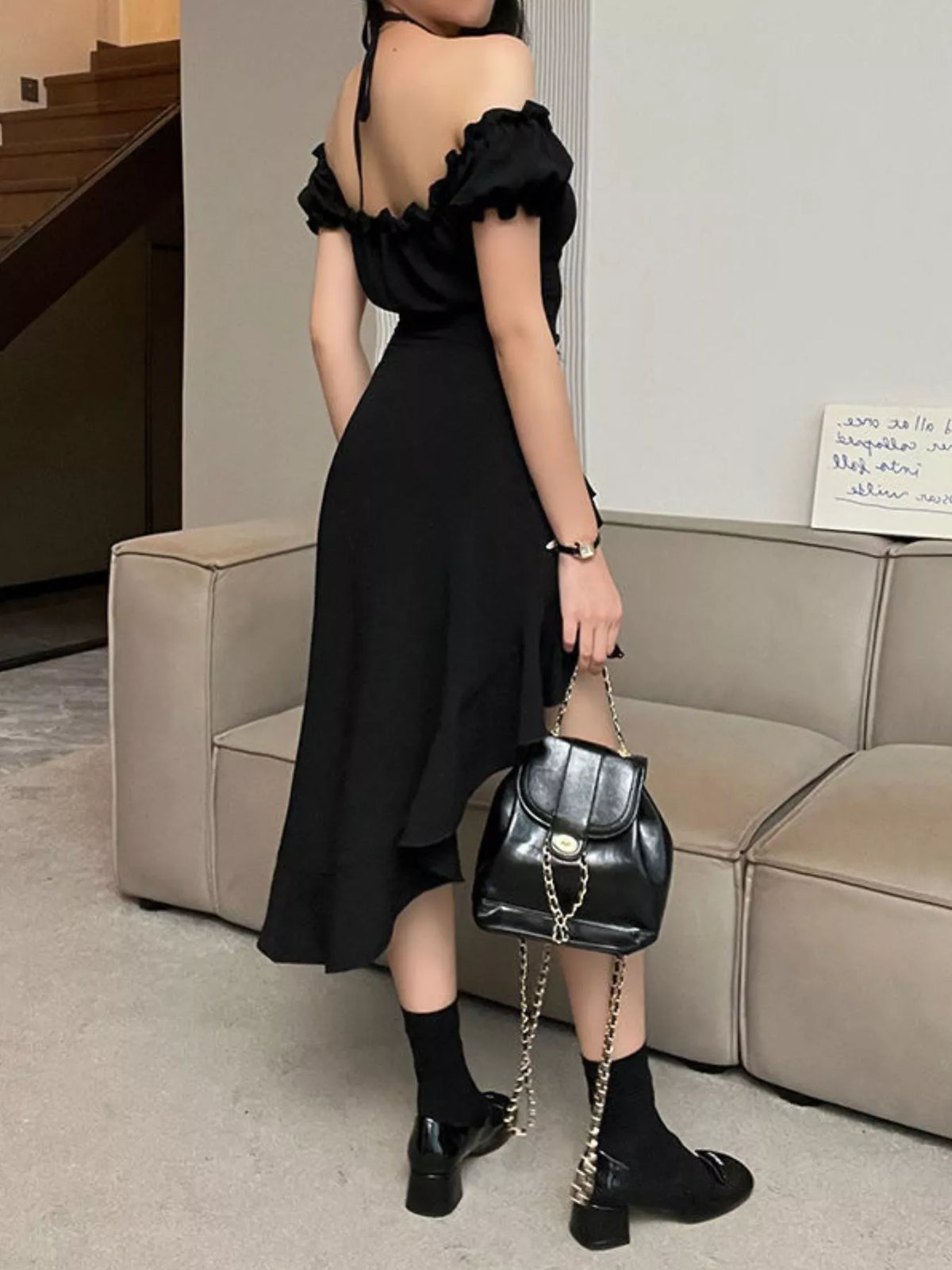 Offshoulder midiklänning med asymmetrisk nederkant – bild 6