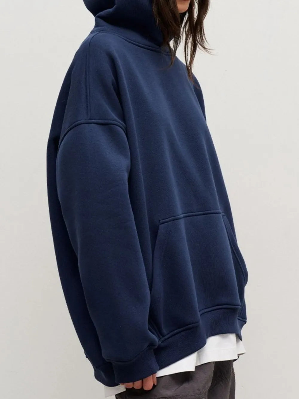Långärmad hoodie med sänkt axel – bild 12