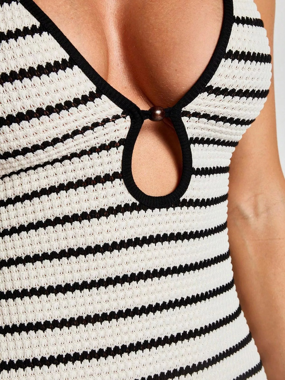 Randig ribbad maxiklänning med halterneck – bild 4