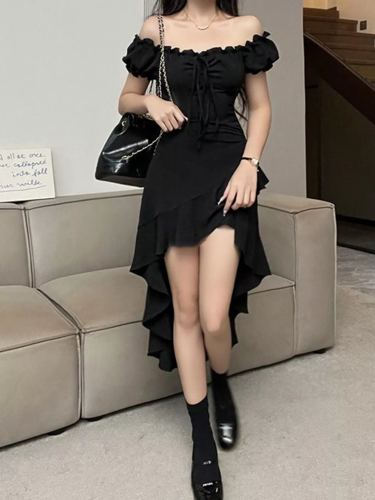 Offshoulder midiklänning med asymmetrisk nederkant – bild 4