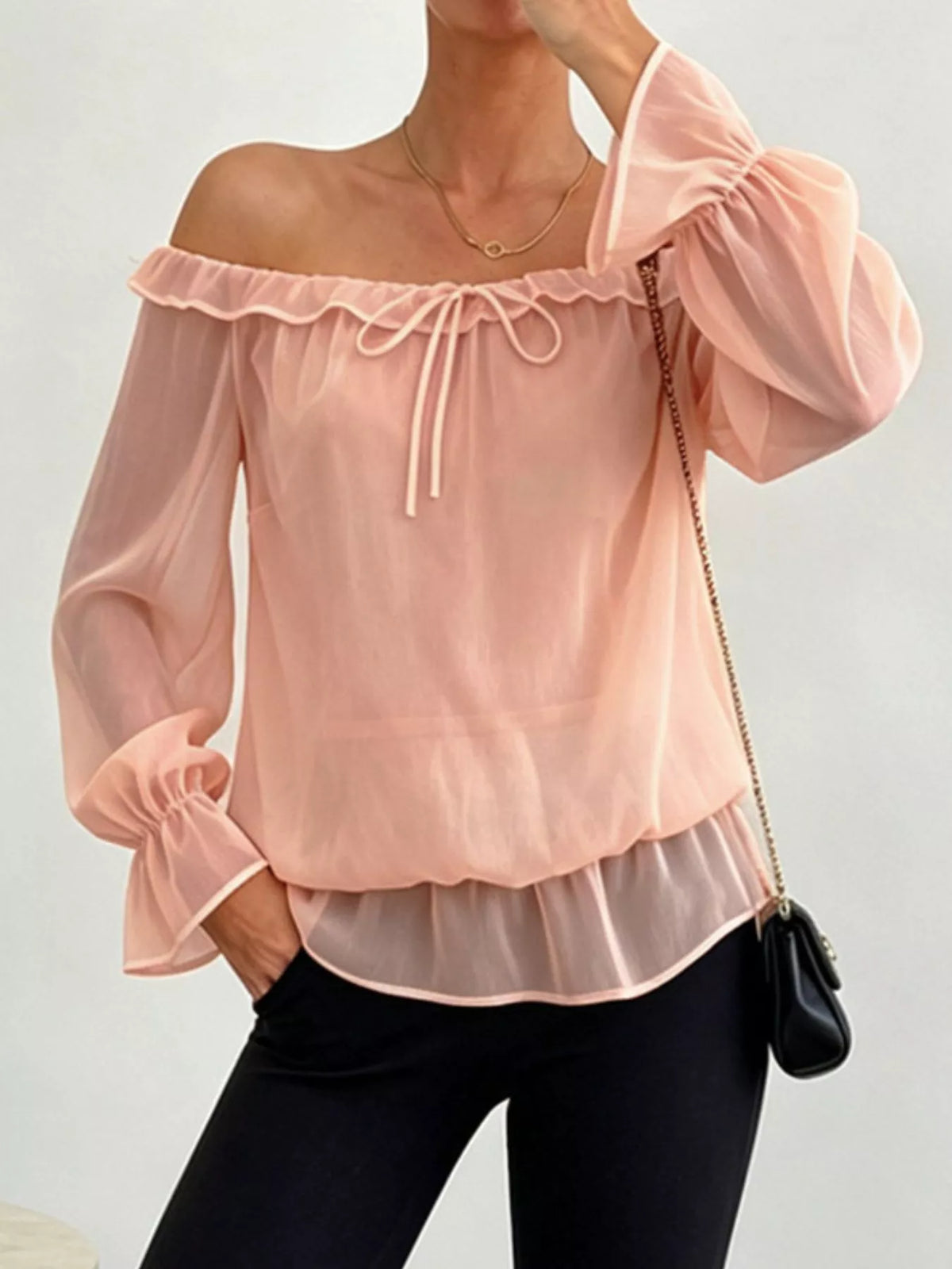 Blus i chiffong med peplum – bild 13