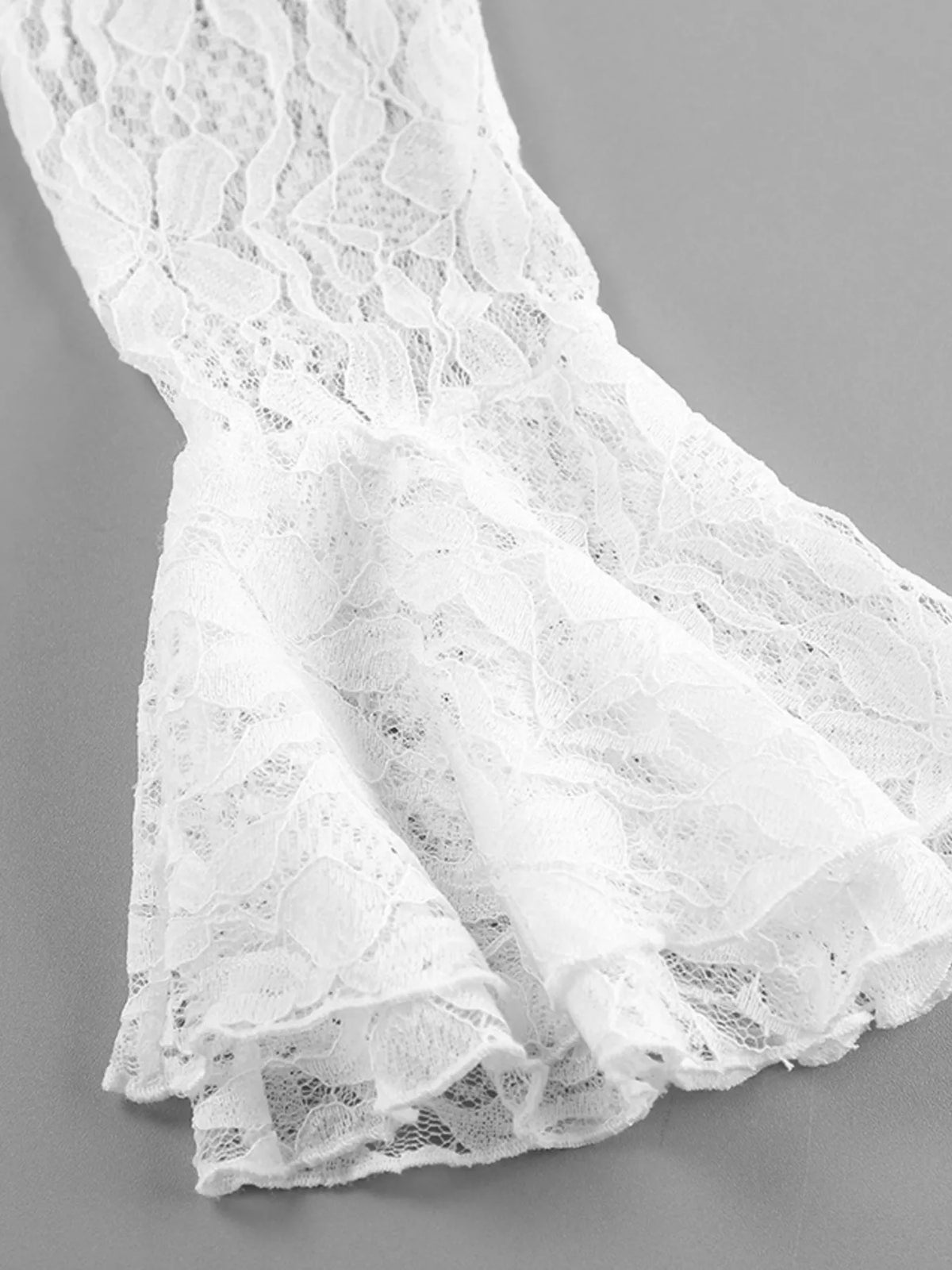 V-ringad blus i spets – bild 13